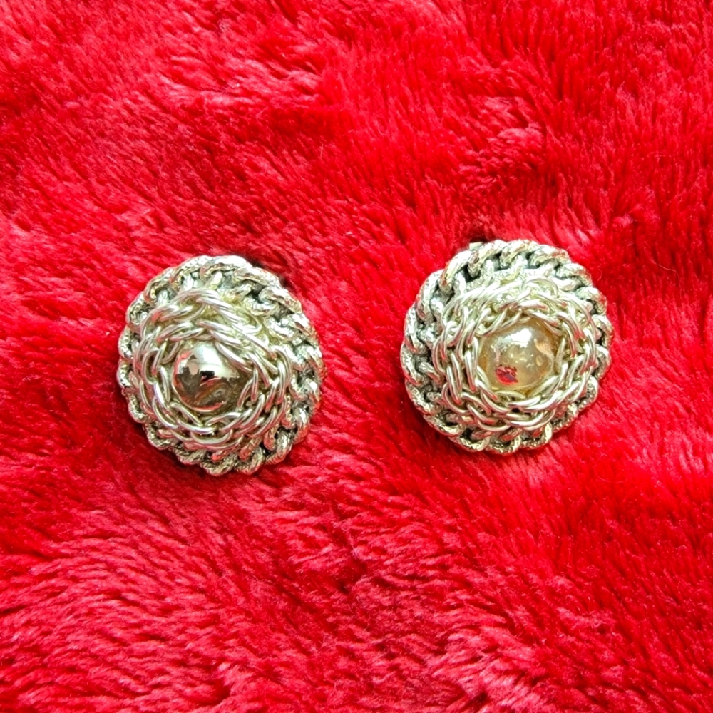 💰🌟 3 for $13 Vintage Clip-on Earrings